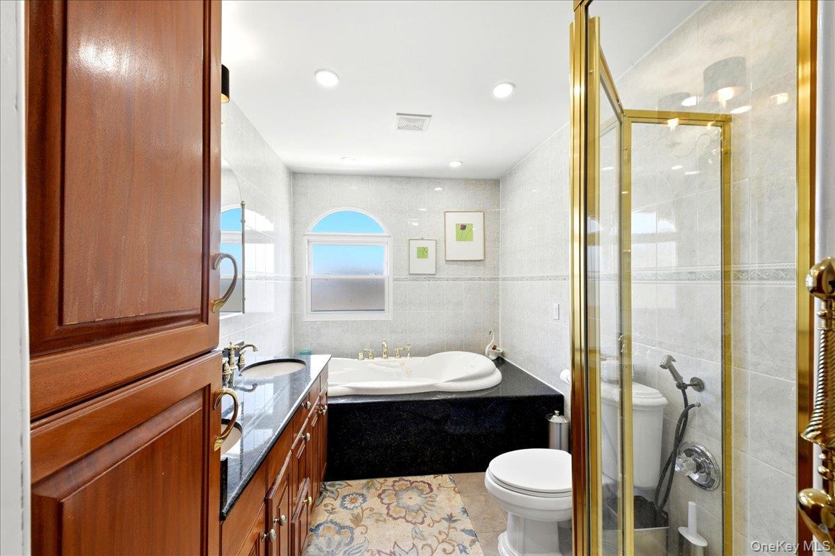 Single Family Giegerich Bronx, NY 10465, MLS-1015562-17