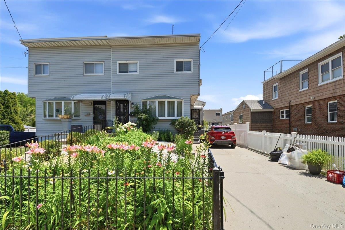 Single Family Giegerich Bronx, NY 10465, MLS-1015562-2