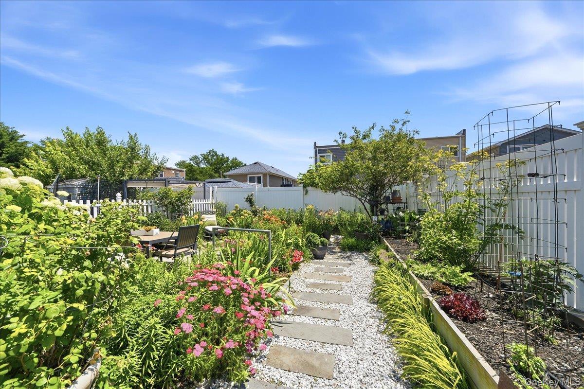 Single Family Giegerich Bronx, NY 10465, MLS-1015562-22
