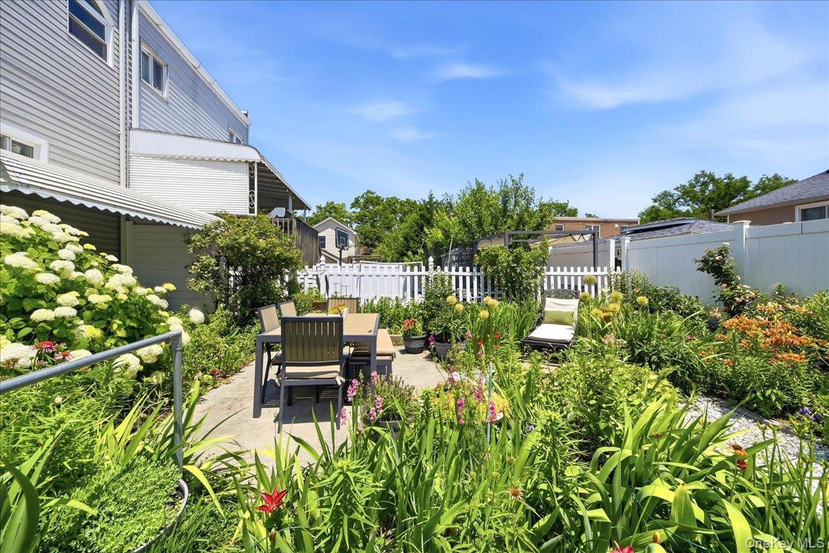 Single Family Giegerich Bronx, NY 10465, MLS-1015562-23