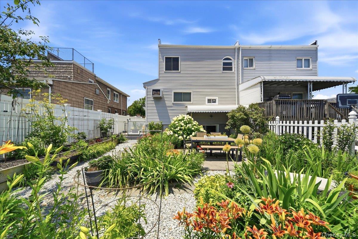 Single Family Giegerich  Bronx, NY 10465, MLS-1015562-24