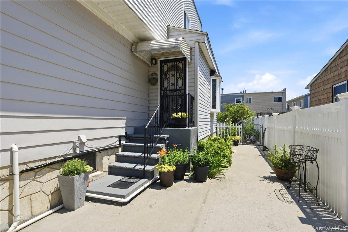 Single Family Giegerich Bronx, NY 10465, MLS-1015562-4
