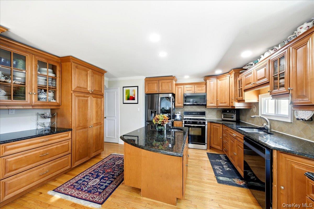 Single Family Giegerich Bronx, NY 10465, MLS-1015562-9