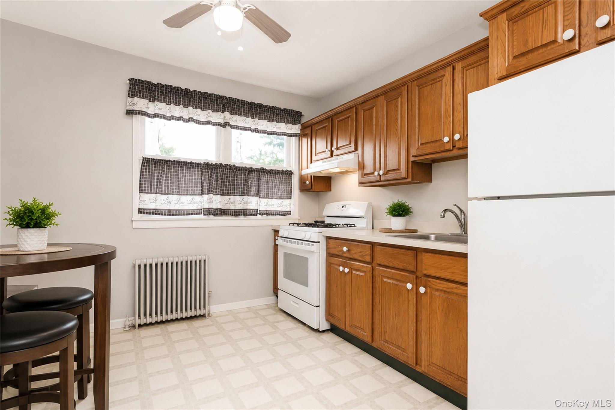 Single Family Dongan Avenue Staten Island, NY 10314, MLS-1015566-14