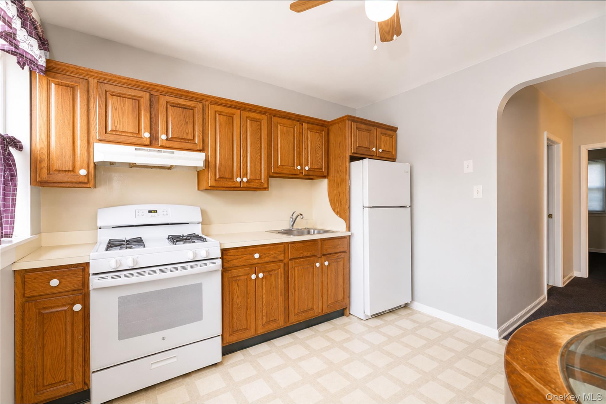 Single Family Dongan Avenue Staten Island, NY 10314, MLS-1015566-15