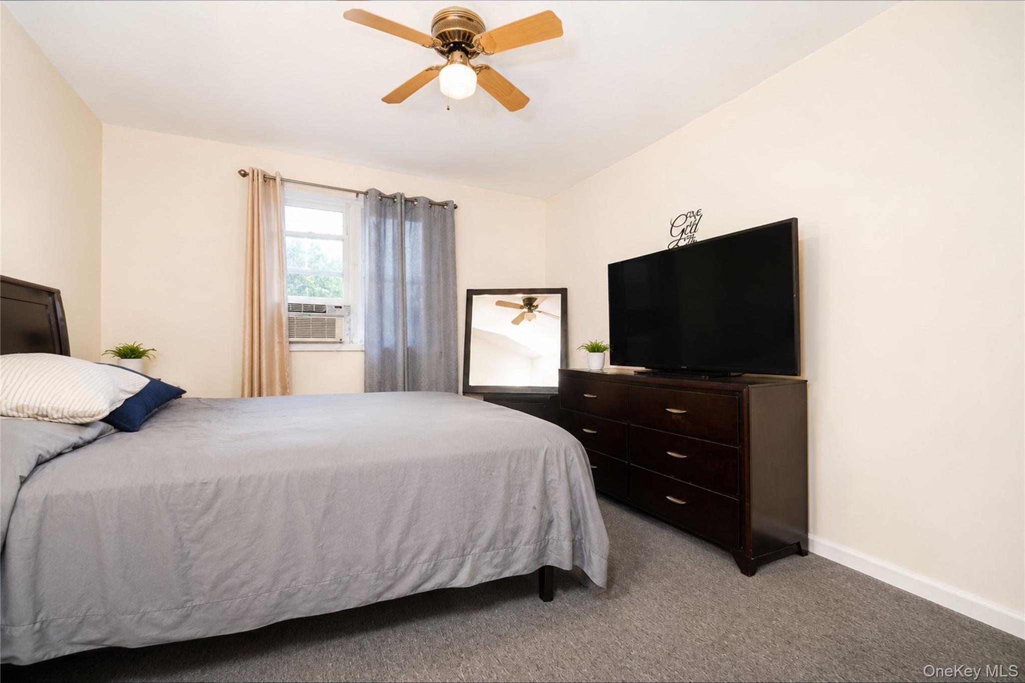 Single Family Dongan Avenue Staten Island, NY 10314, MLS-1015566-19