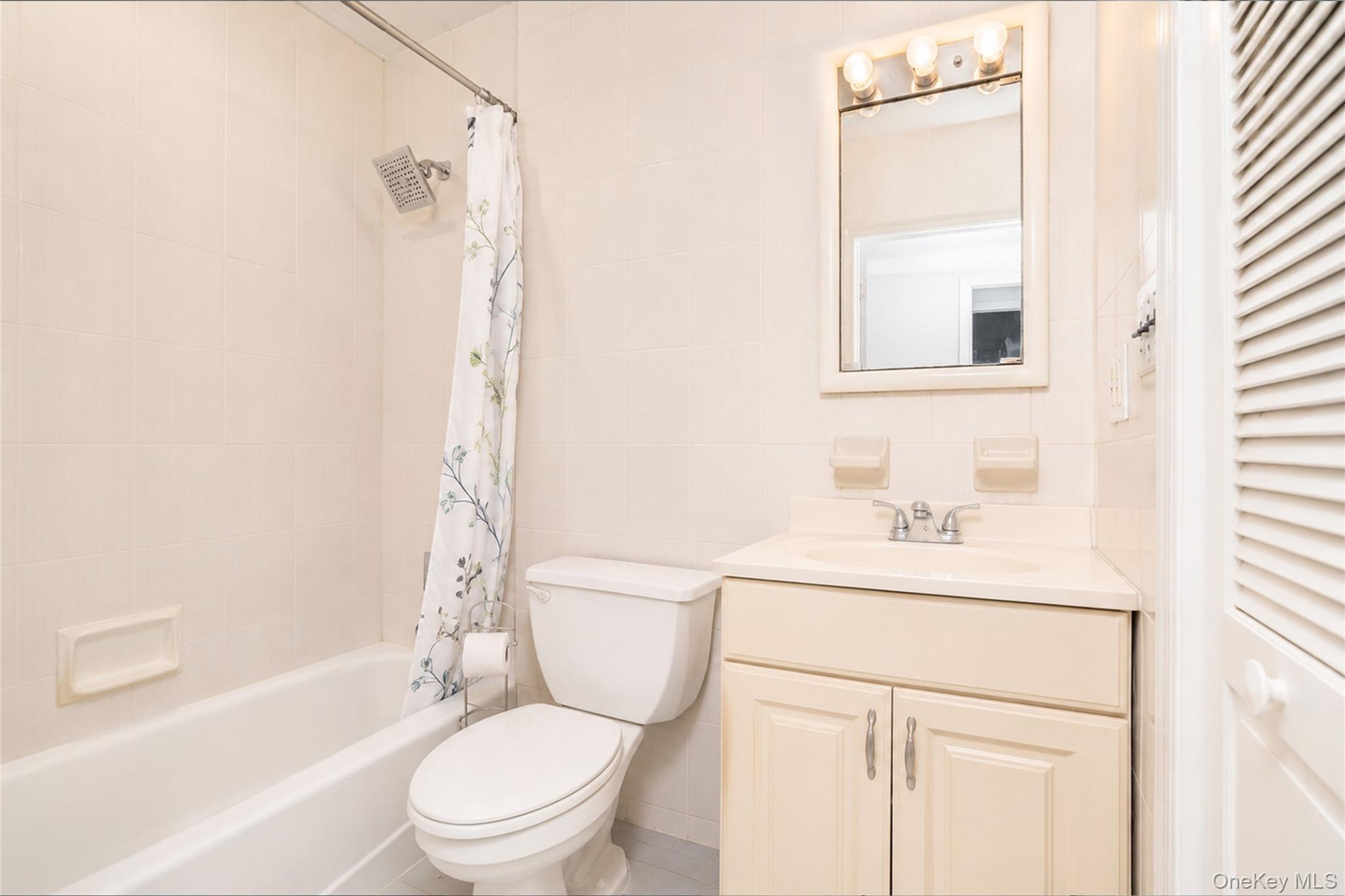 Single Family Dongan Avenue Staten Island, NY 10314, MLS-1015566-22