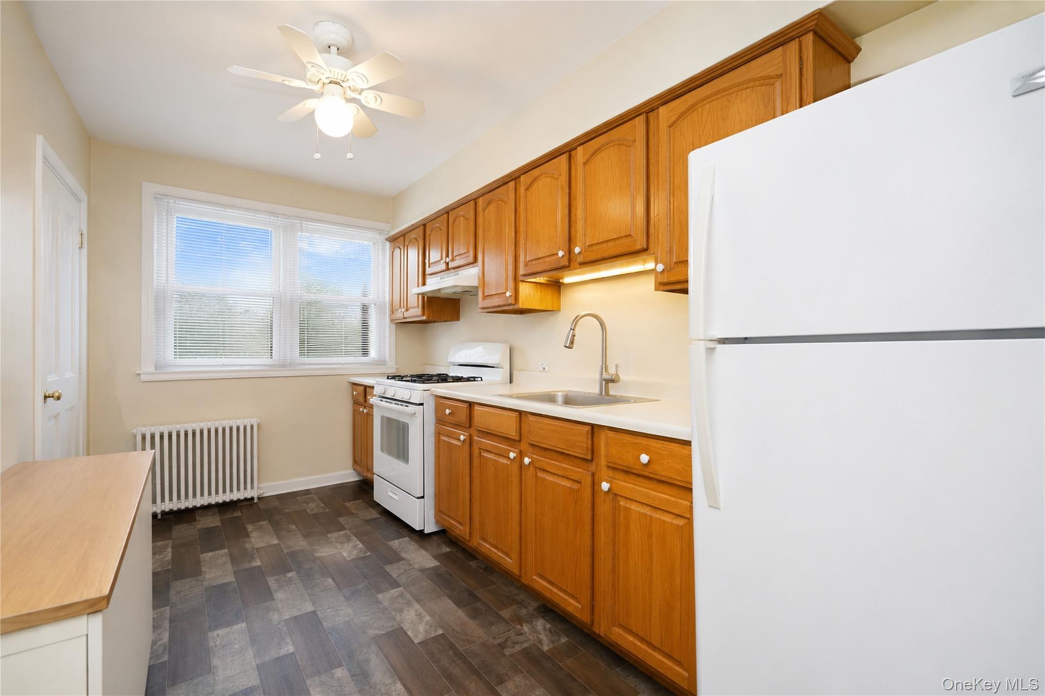 Single Family Dongan Avenue Staten Island, NY 10314, MLS-1015566-4