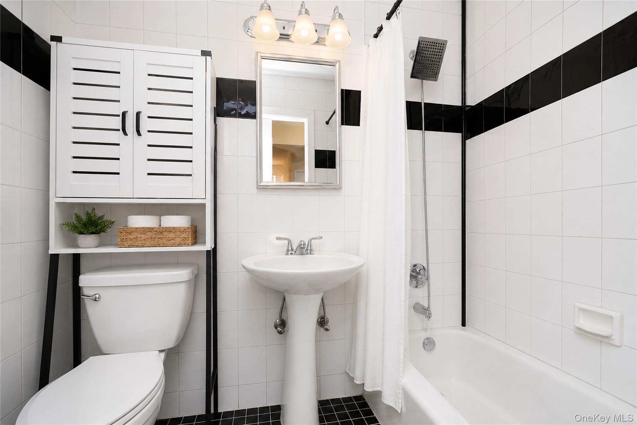 Single Family Dongan Avenue Staten Island, NY 10314, MLS-1015566-5