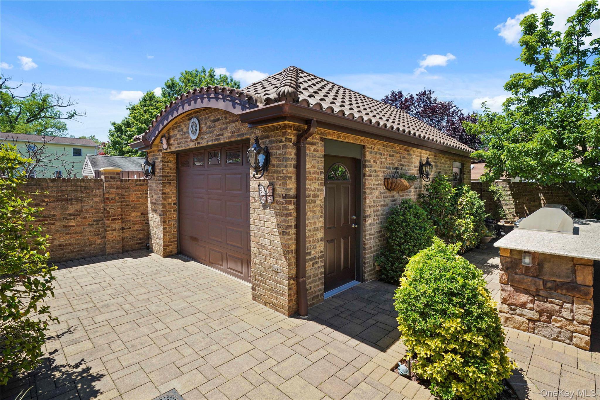 Single Family 85th Street  Queens, NY 11414, MLS-1015670-40