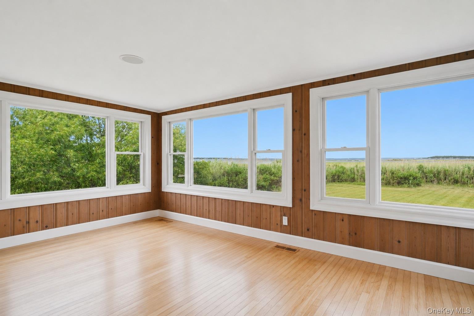 Single Family Moon Avenue Suffolk County, NY 11901, MLS-1015716-13