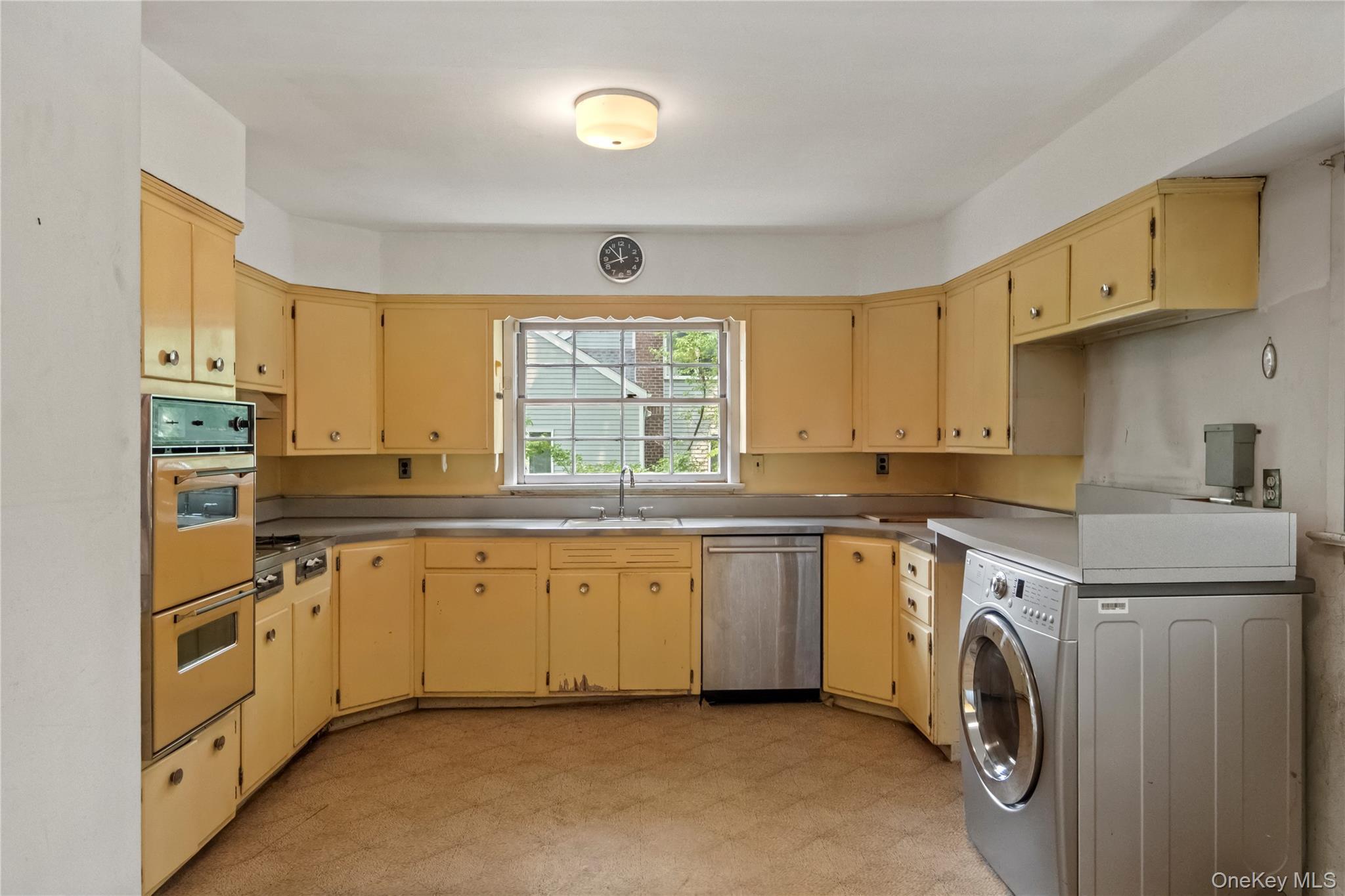 Single Family Independence Avenue Bronx, NY 10471, MLS-1015772-13