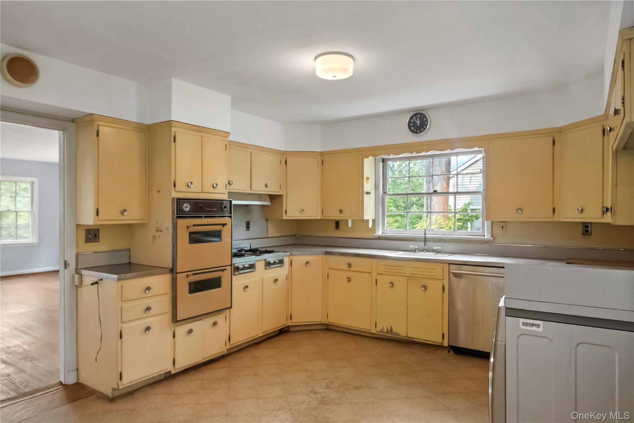 Single Family Independence Avenue Bronx, NY 10471, MLS-1015772-14