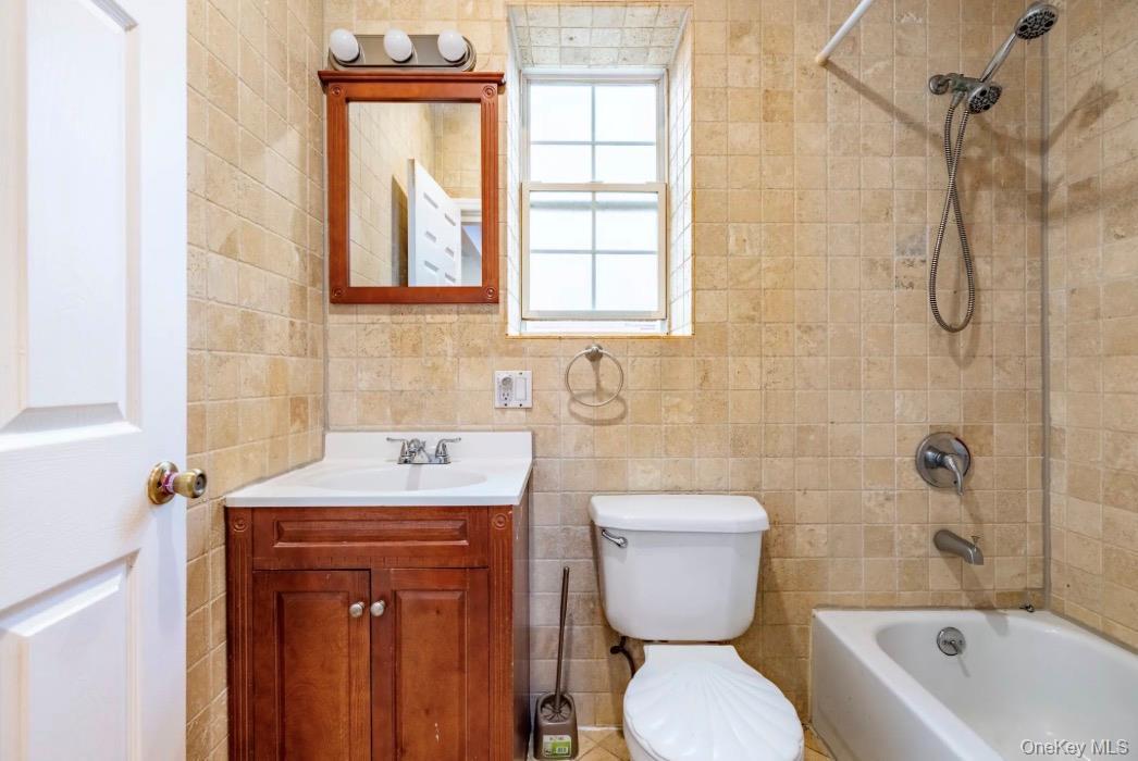 Single Family Hicks Street Bronx, NY 10469, MLS-1015835-13