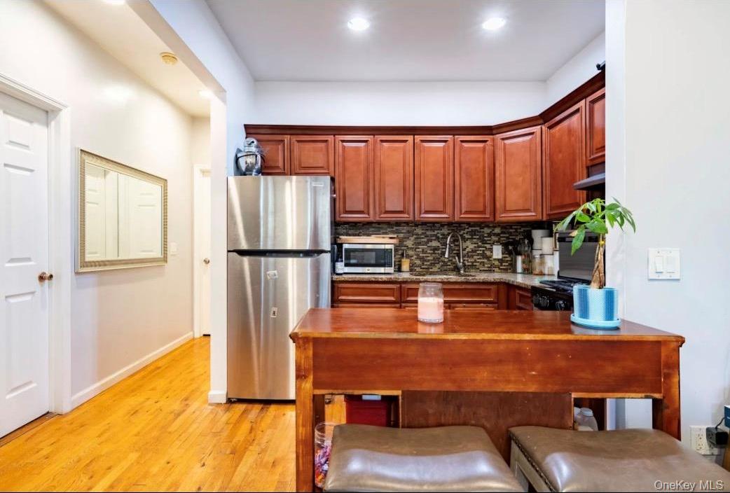 Single Family Hicks Street Bronx, NY 10469, MLS-1015835-16