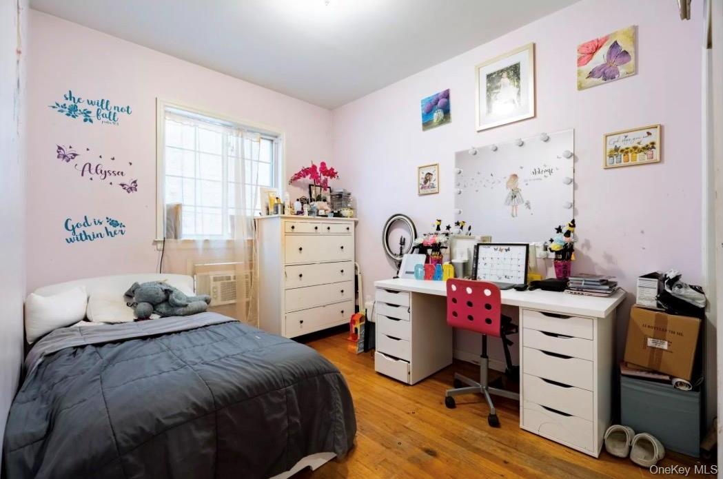 Single Family Hicks Street Bronx, NY 10469, MLS-1015835-18