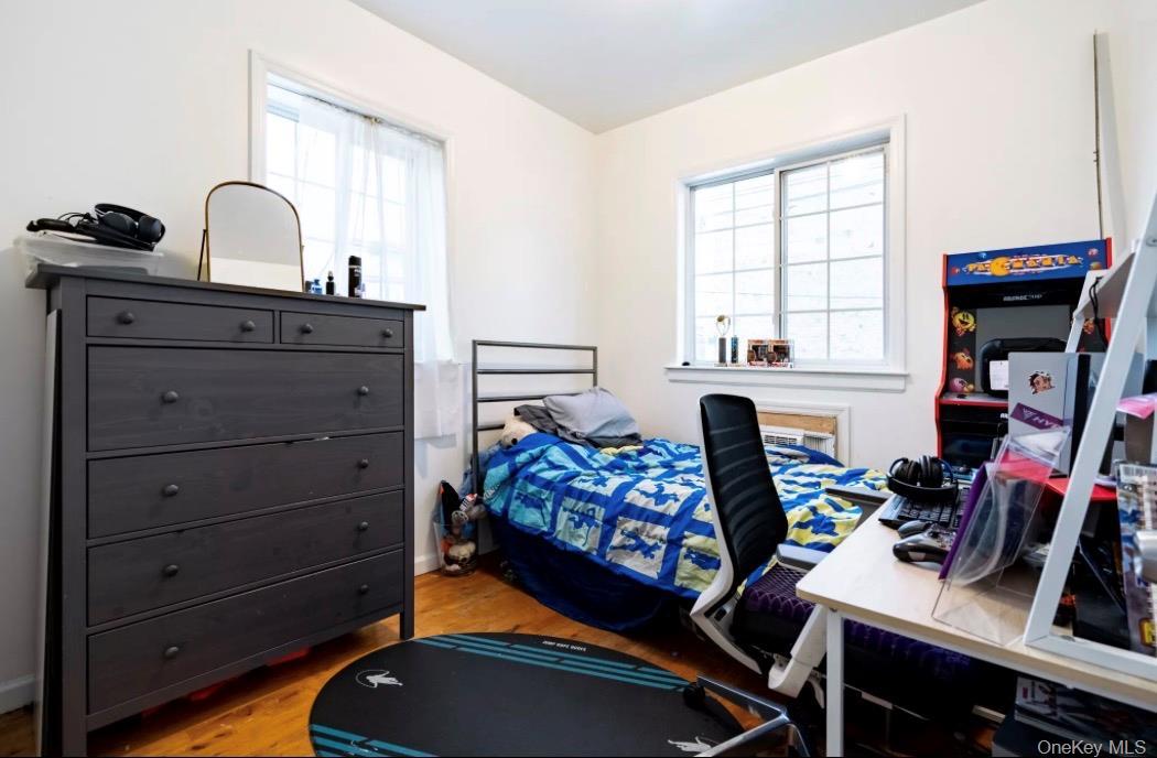 Single Family Hicks Street Bronx, NY 10469, MLS-1015835-19