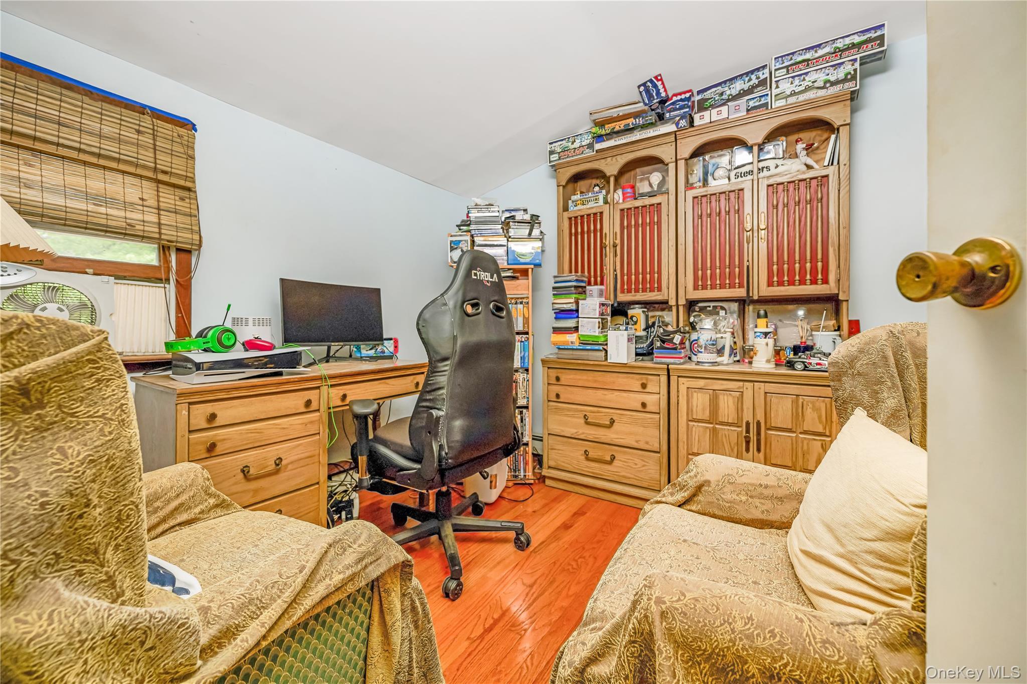 Single Family Sheridan Boulevard Nassau County, NY 11096, MLS-1015857-17