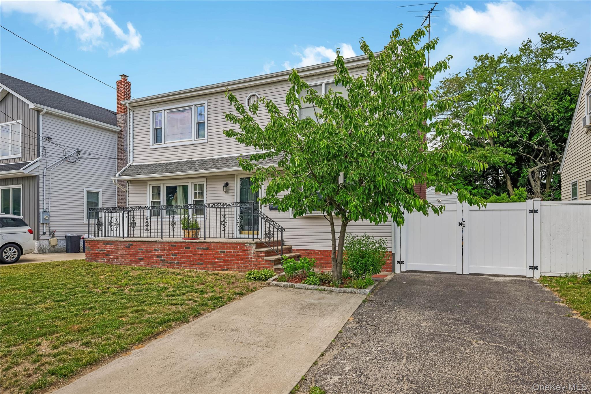 Single Family Sheridan Boulevard Nassau County, NY 11096, MLS-1015857-2