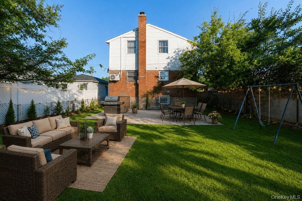 Single Family 233rd Street Queens, NY 11422, MLS-1015928-17