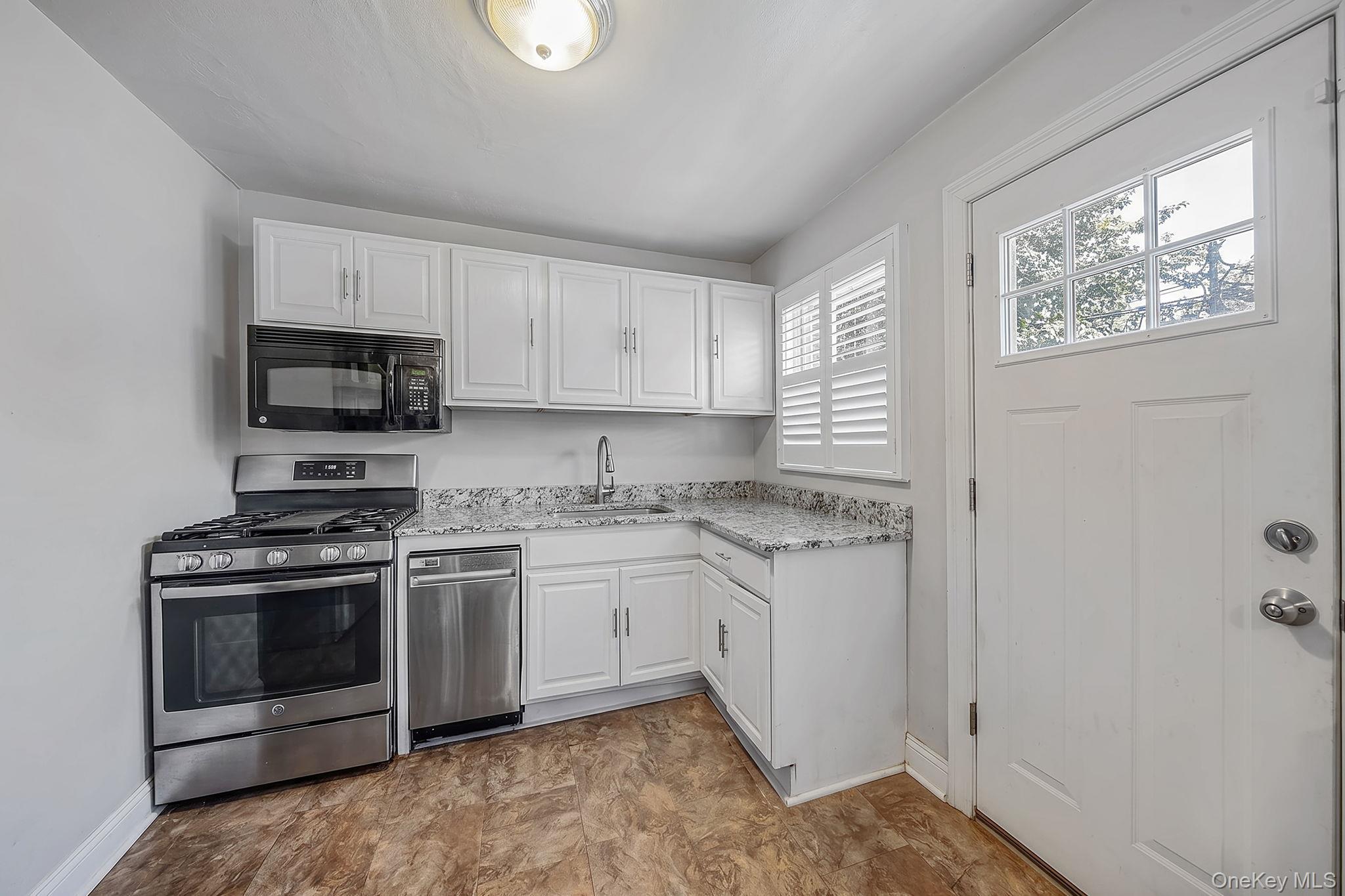 Single Family 238th Street Queens, NY 11422, MLS-1015948-17