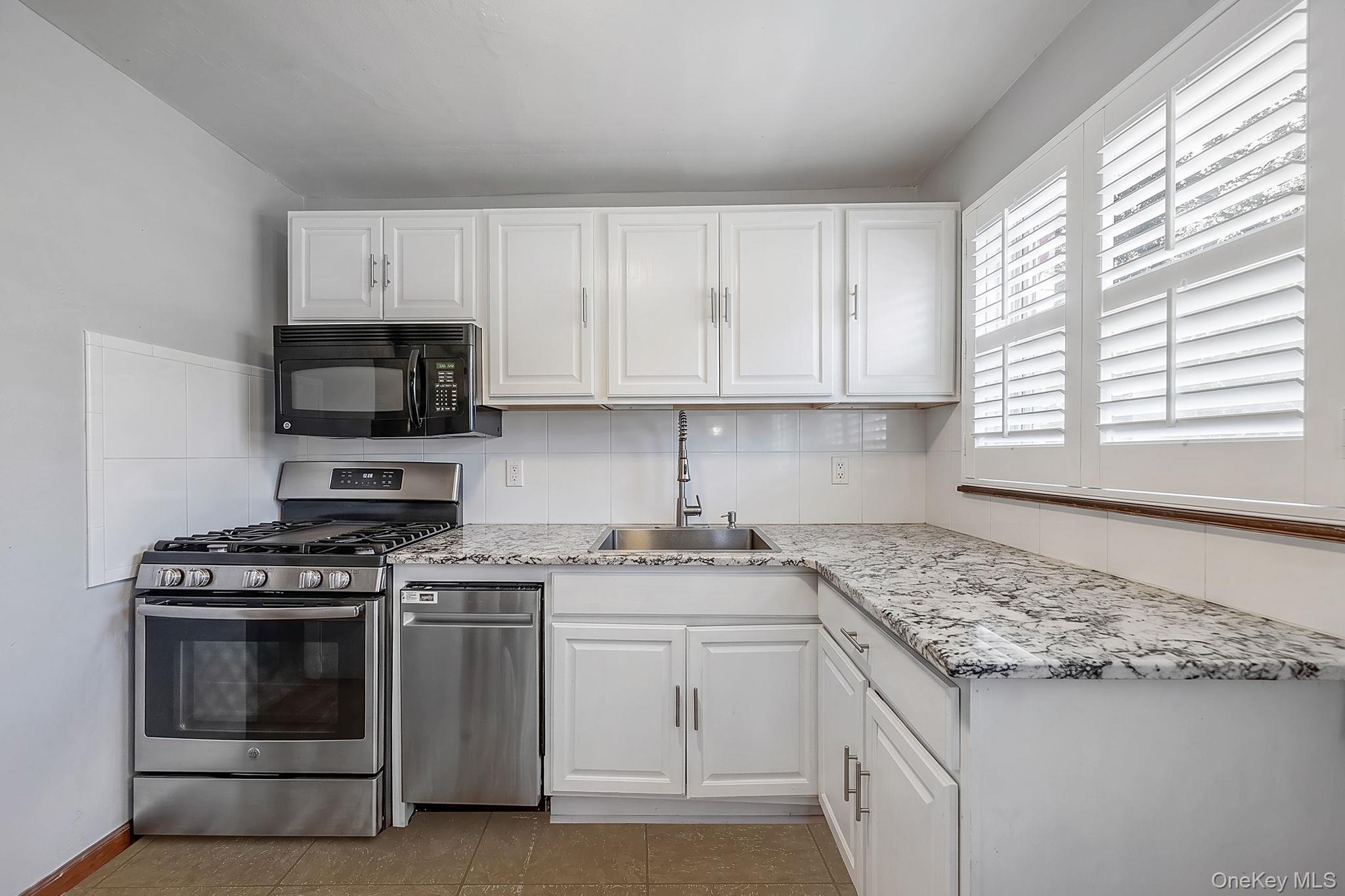 Single Family 238th Street Queens, NY 11422, MLS-1015948-18