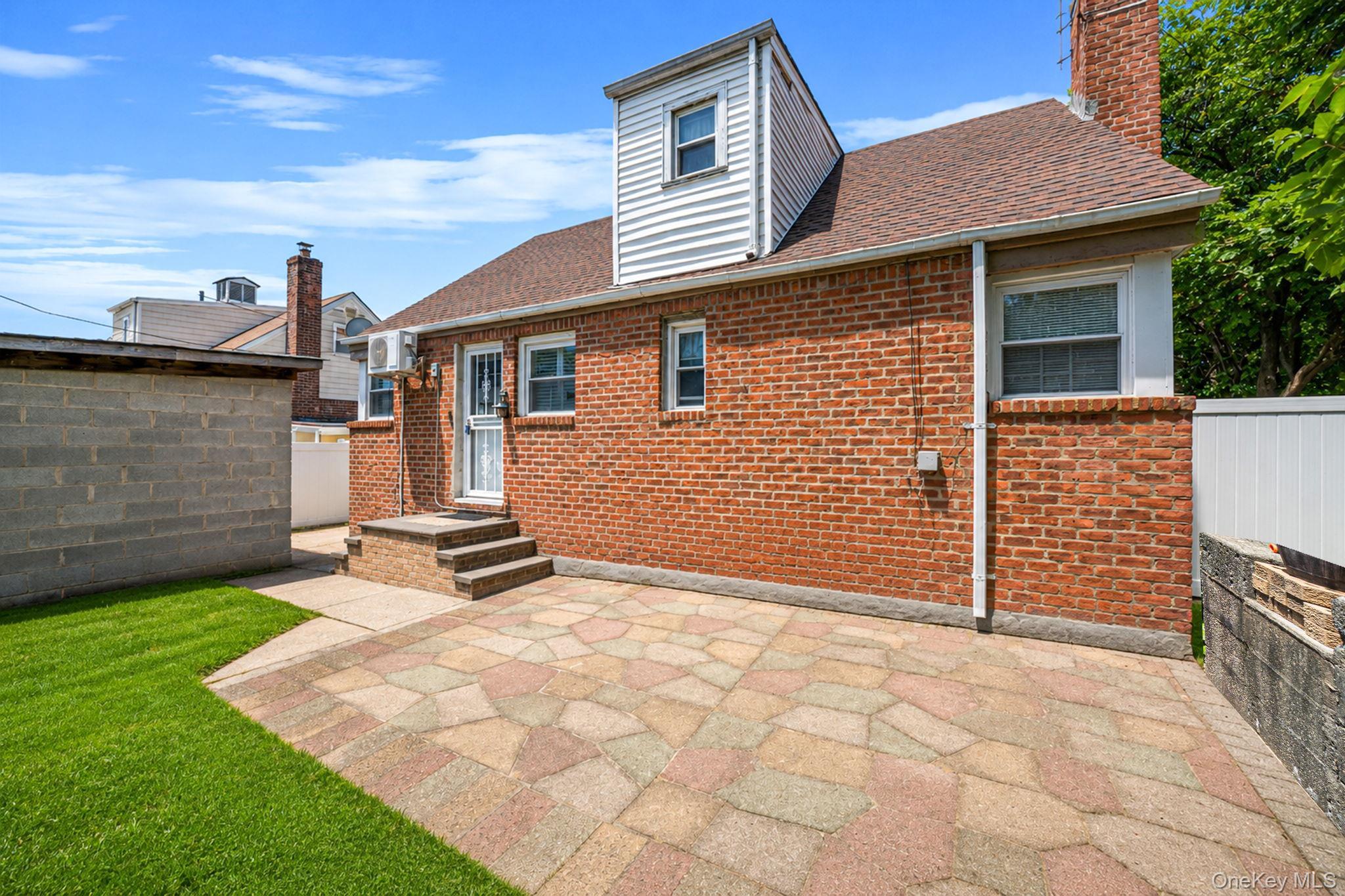 Single Family 238th Street Queens, NY 11422, MLS-1015948-8