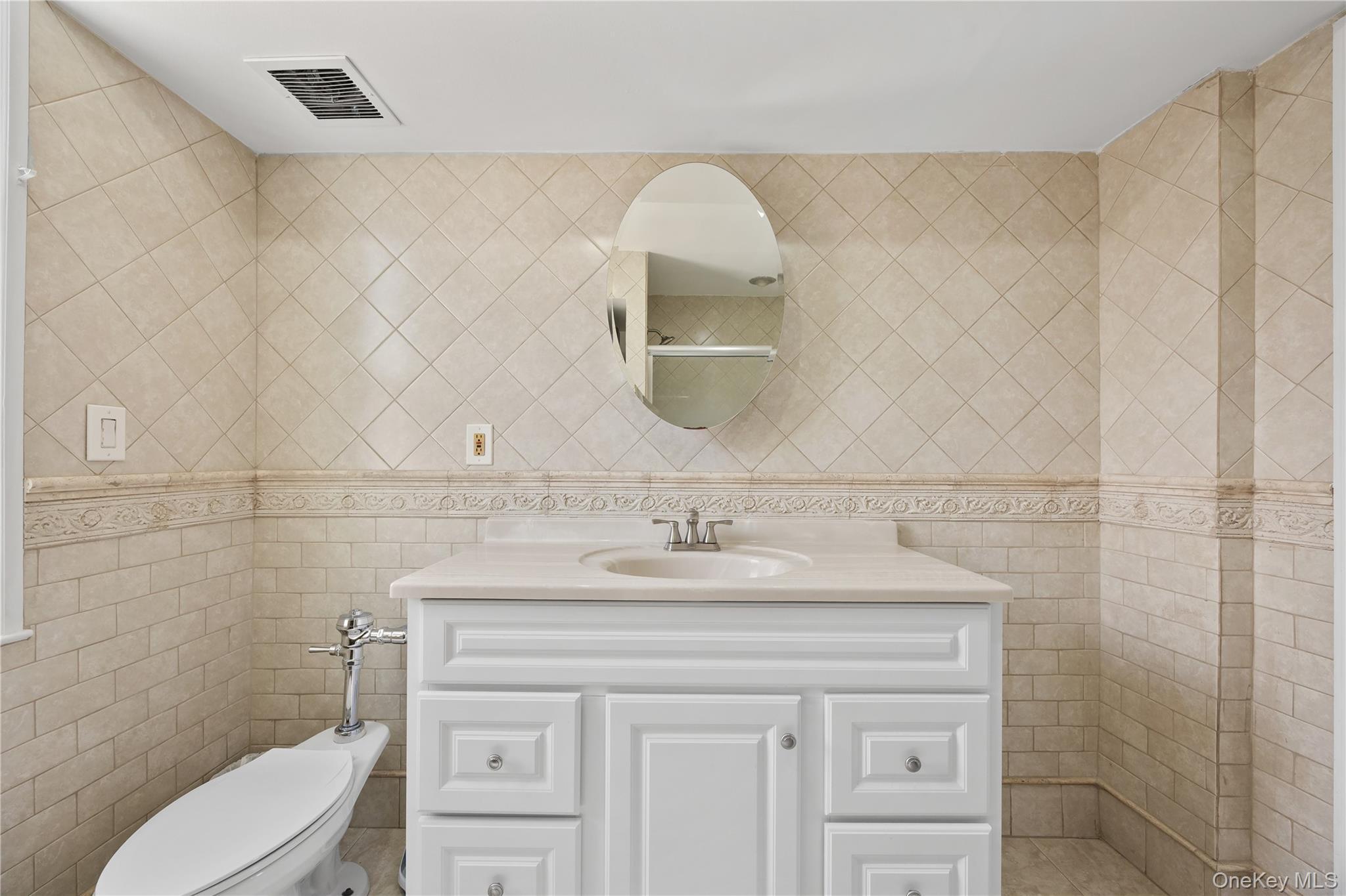 Single Family Williamsbridge Road Bronx, NY 10469, MLS-1015976-13