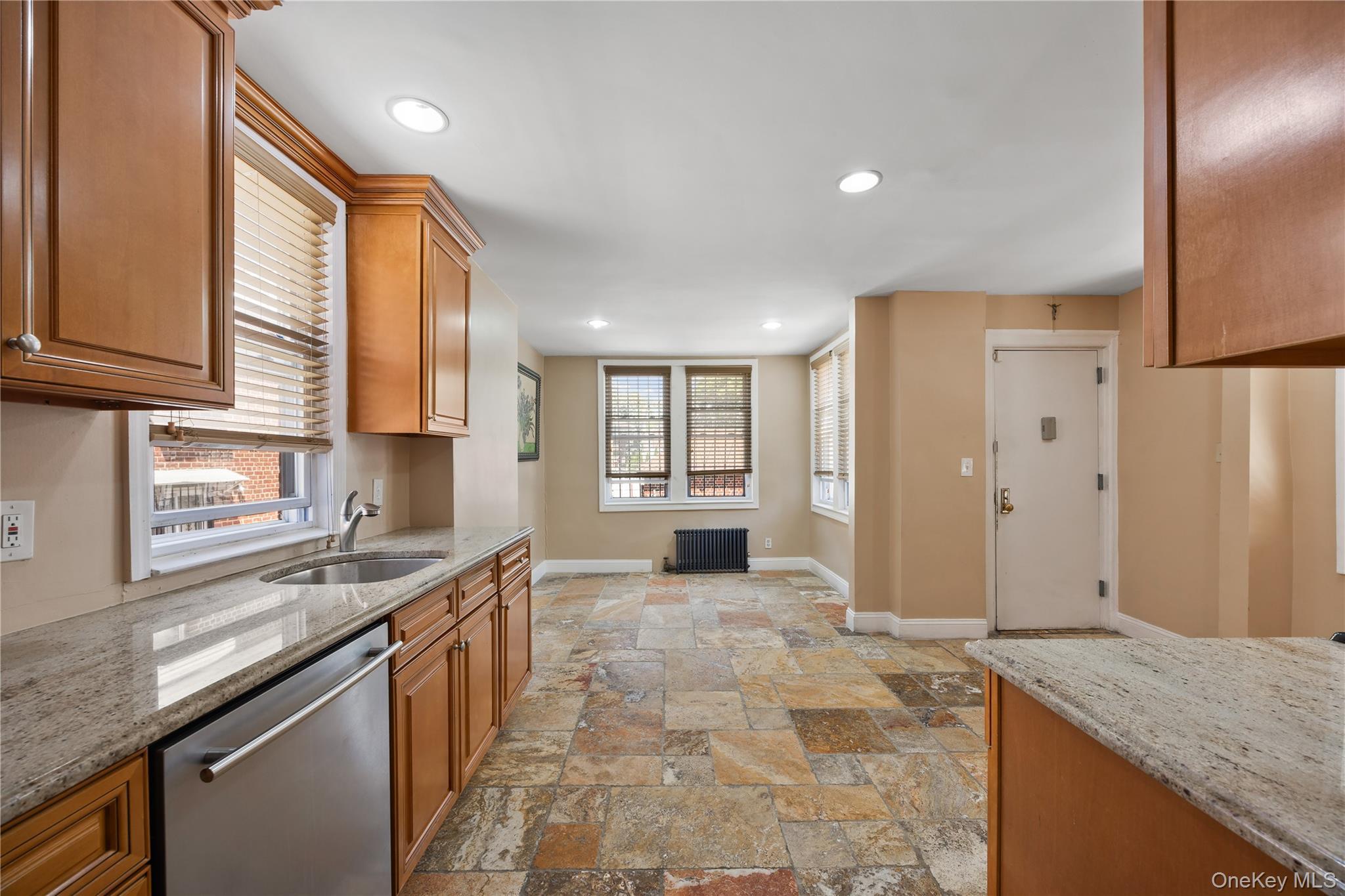 Single Family Williamsbridge Road Bronx, NY 10469, MLS-1015976-14