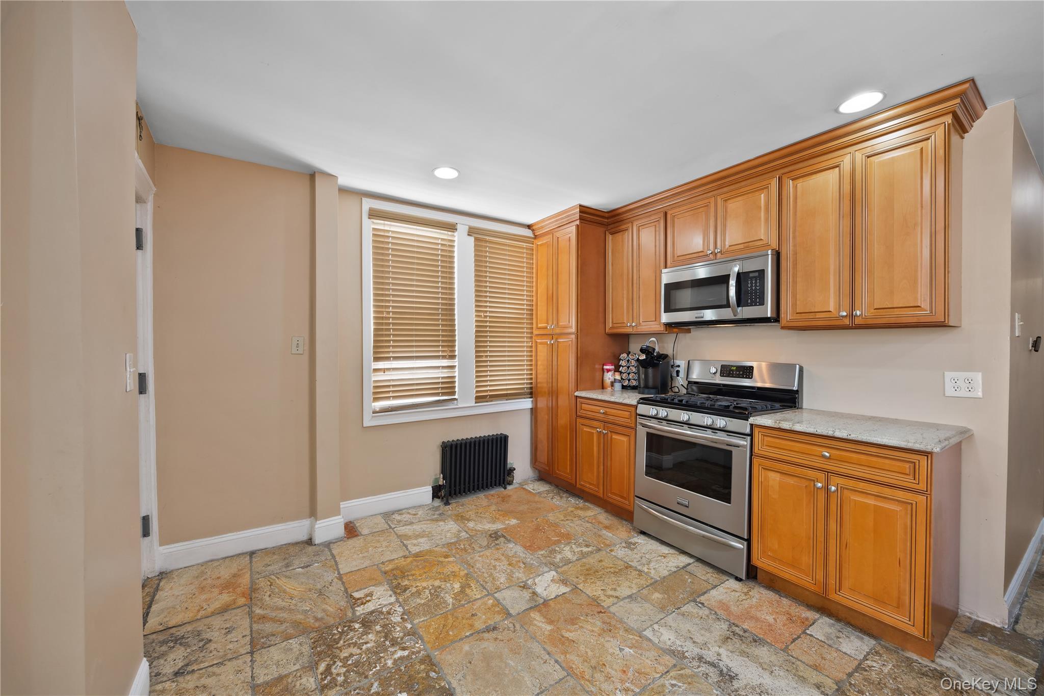 Single Family Williamsbridge Road Bronx, NY 10469, MLS-1015976-16