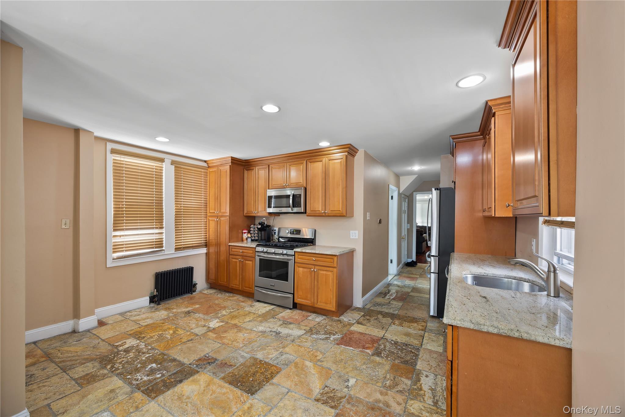 Single Family Williamsbridge Road Bronx, NY 10469, MLS-1015976-19