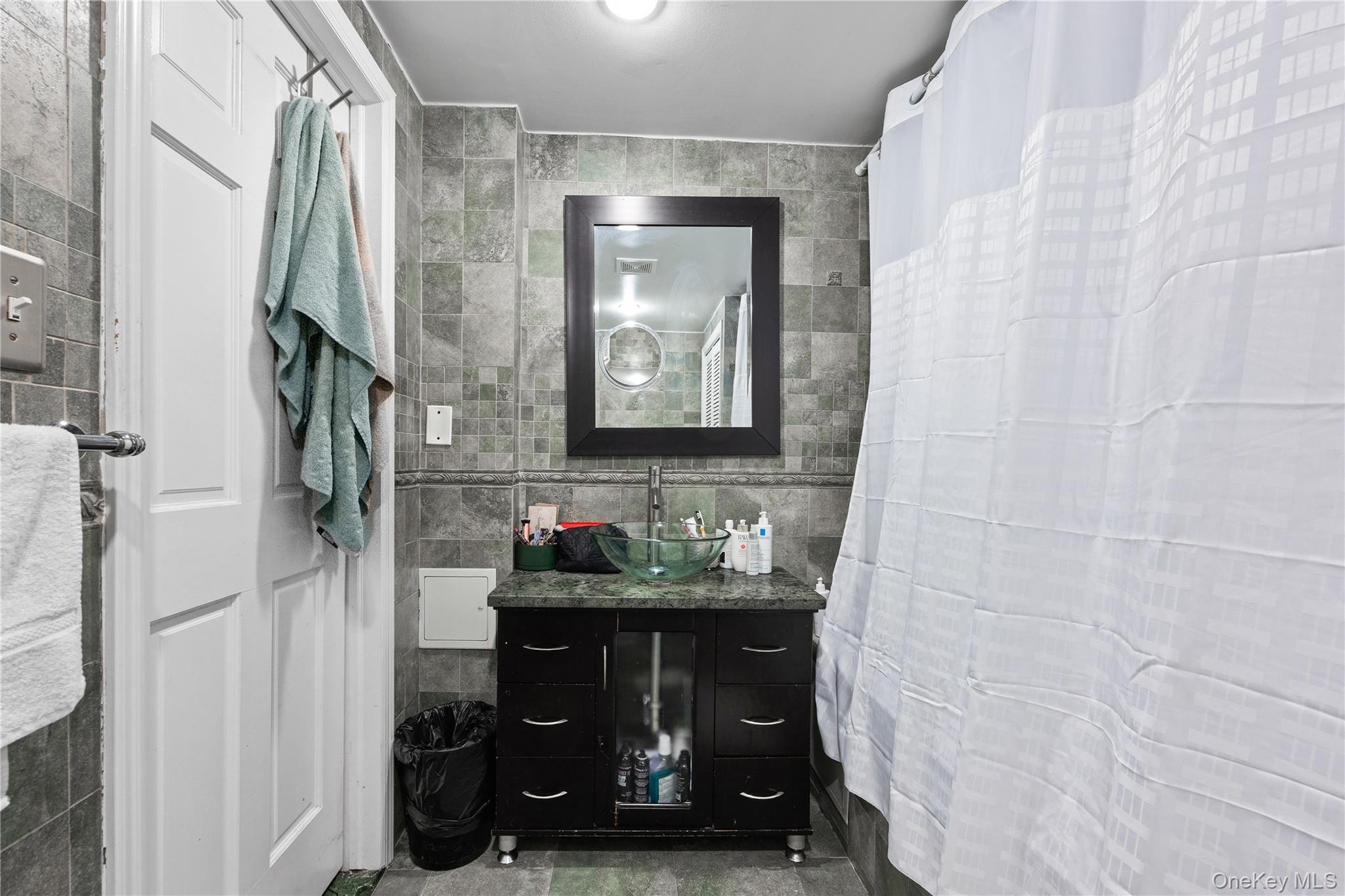 Single Family Williamsbridge Road Bronx, NY 10469, MLS-1015976-36