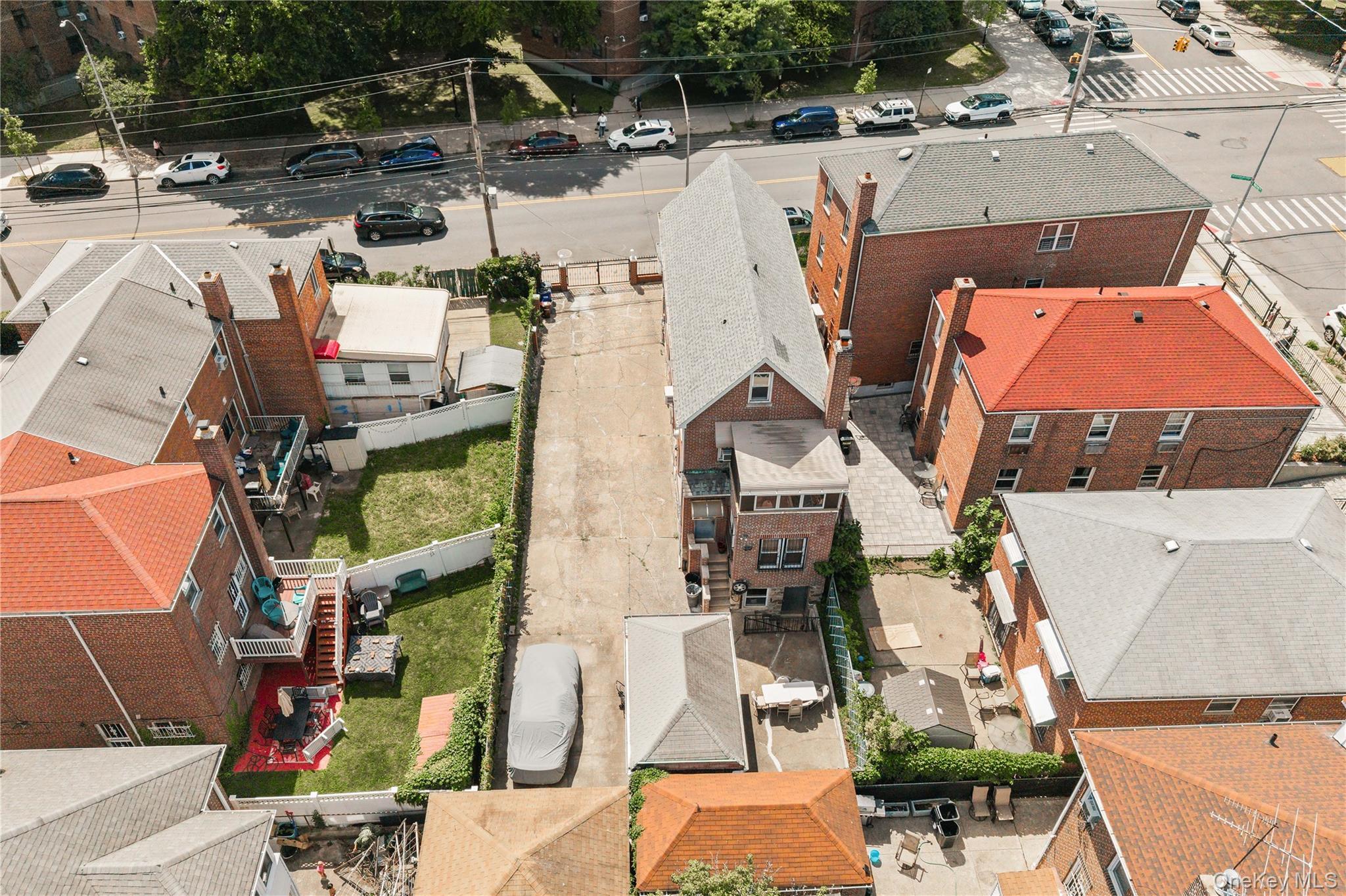 Single Family Williamsbridge Road Bronx, NY 10469, MLS-1015976-48