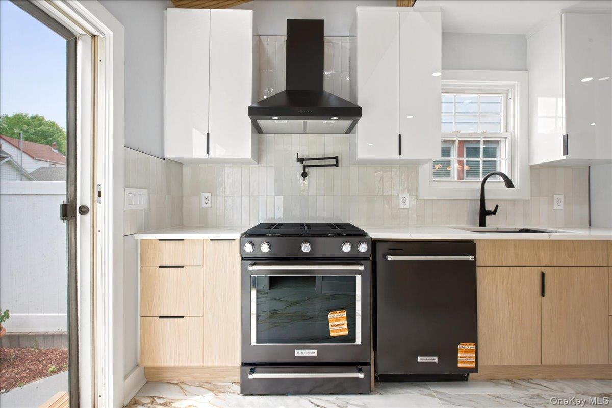 Single Family 209th Street Queens, NY 11361, MLS-1016019-18