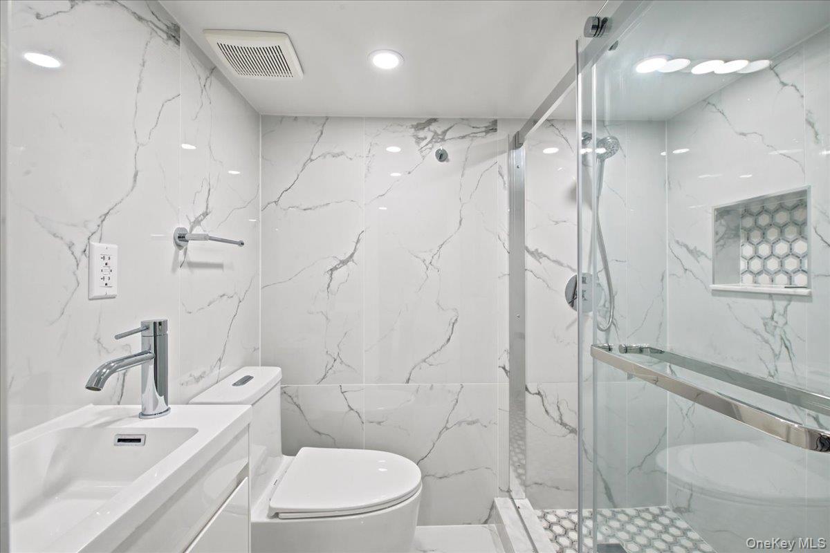 Single Family 209th Street Queens, NY 11361, MLS-1016019-25