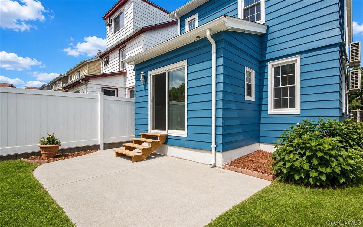 Single Family 209th Street Queens, NY 11361, MLS-1016019-48
