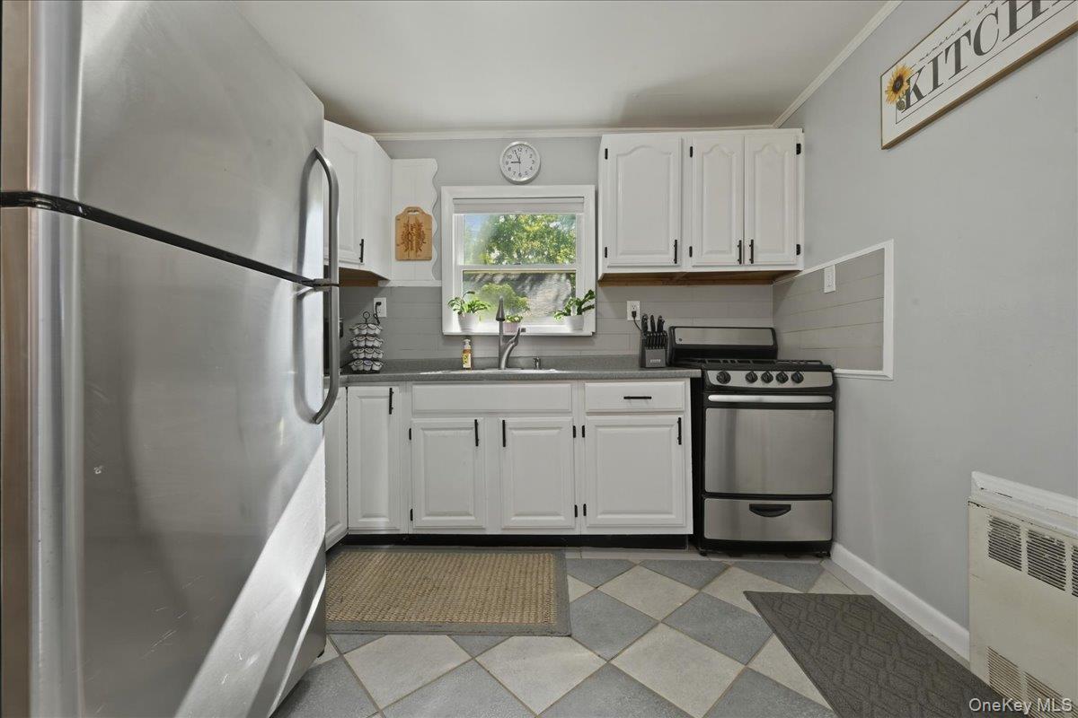 Single Family Thorne Street Suffolk County, NY 11779, MLS-1016062-12