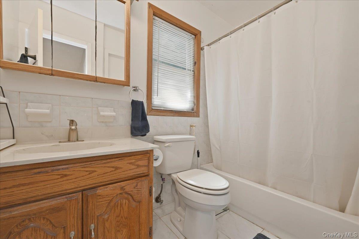 Single Family Thorne Street Suffolk County, NY 11779, MLS-1016062-18