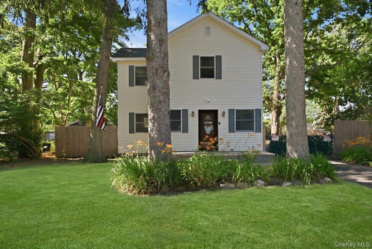Single Family Thorne Street Suffolk County, NY 11779, MLS-1016062-2