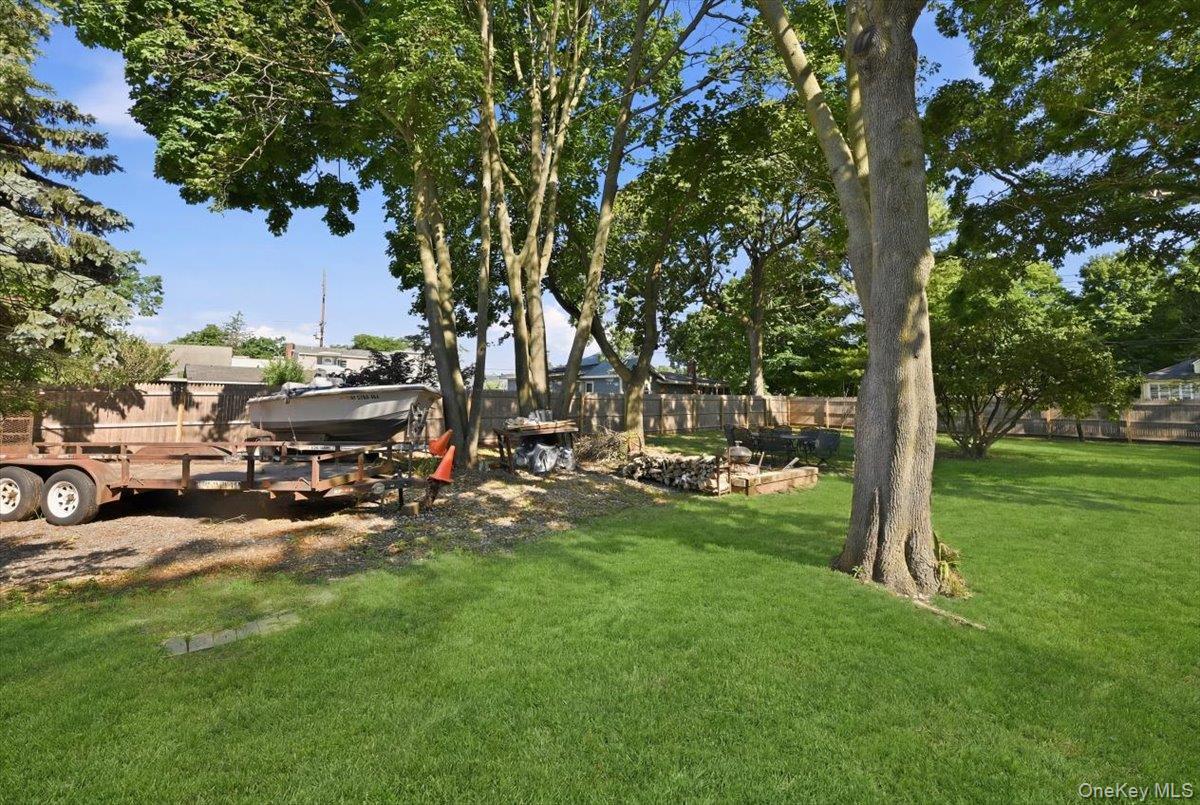 Single Family Thorne Street Suffolk County, NY 11779, MLS-1016062-25