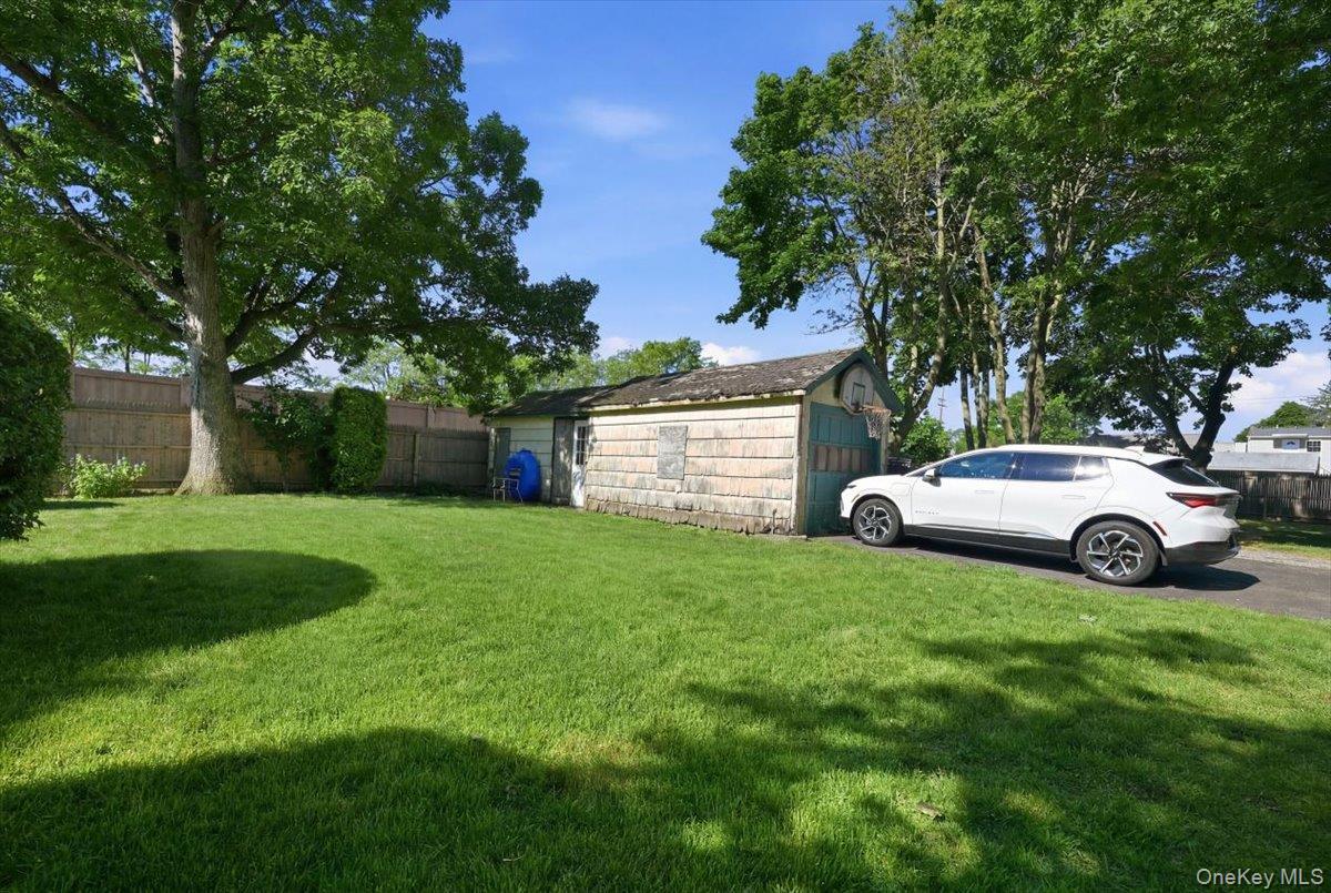 Single Family Thorne Street Suffolk County, NY 11779, MLS-1016062-31