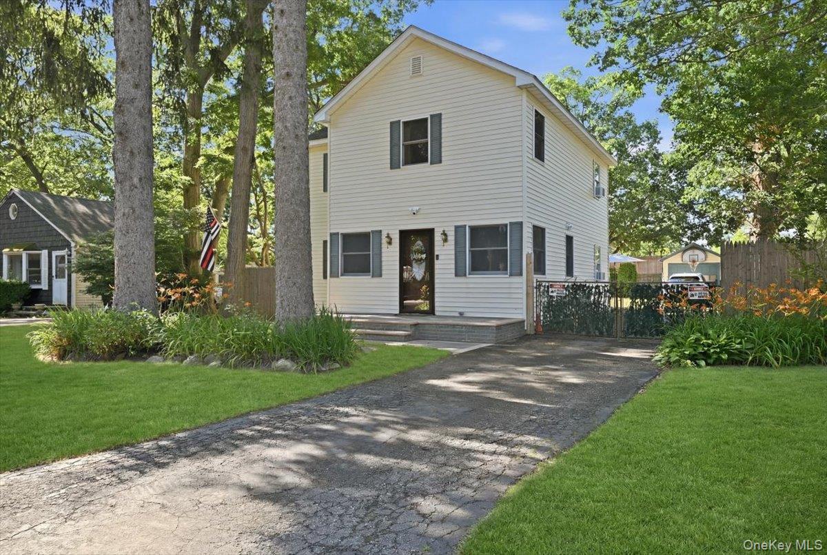 Single Family Thorne Street Suffolk County, NY 11779, MLS-1016062-4