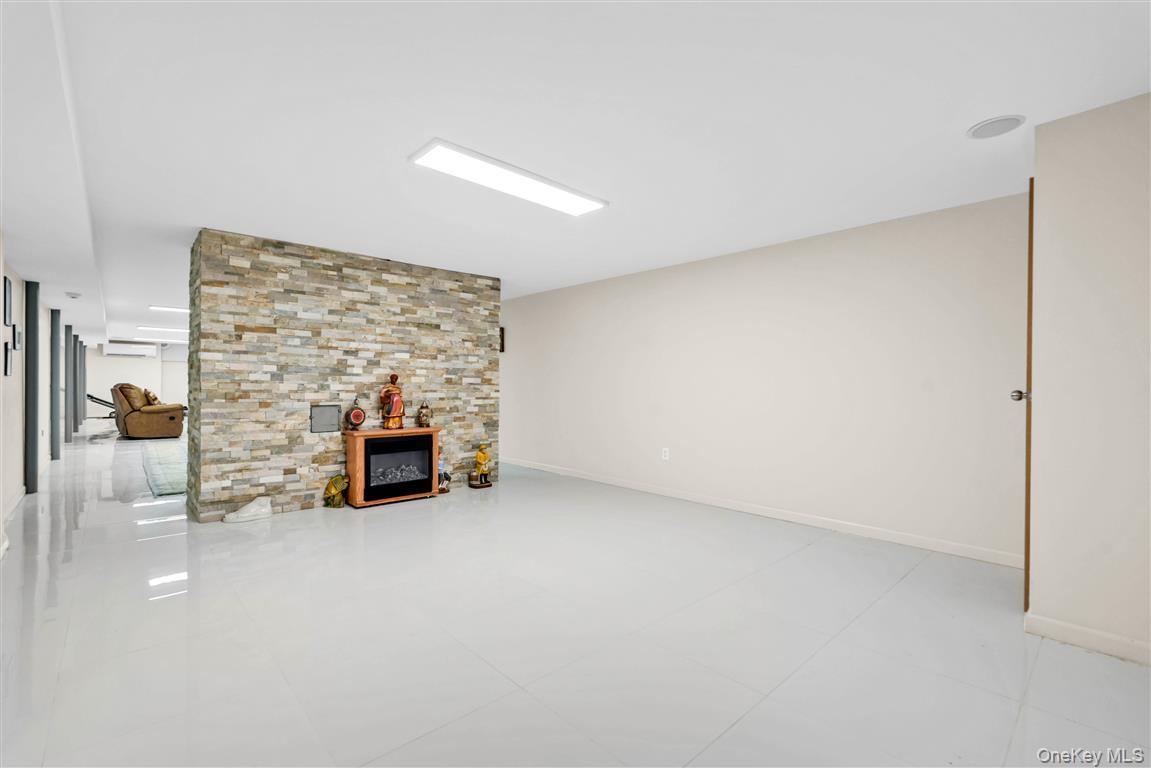 Single Family Park Lane  Queens, NY 11363, MLS-1016111-27