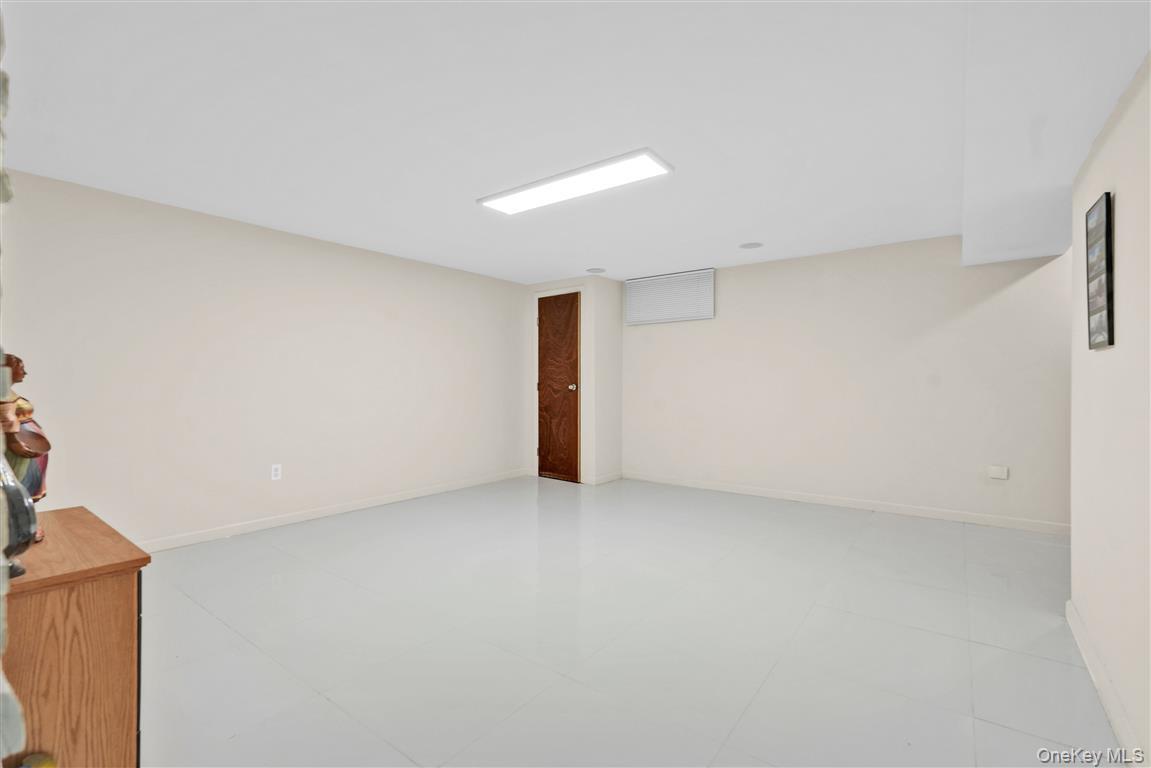 Single Family Park Lane  Queens, NY 11363, MLS-1016111-28