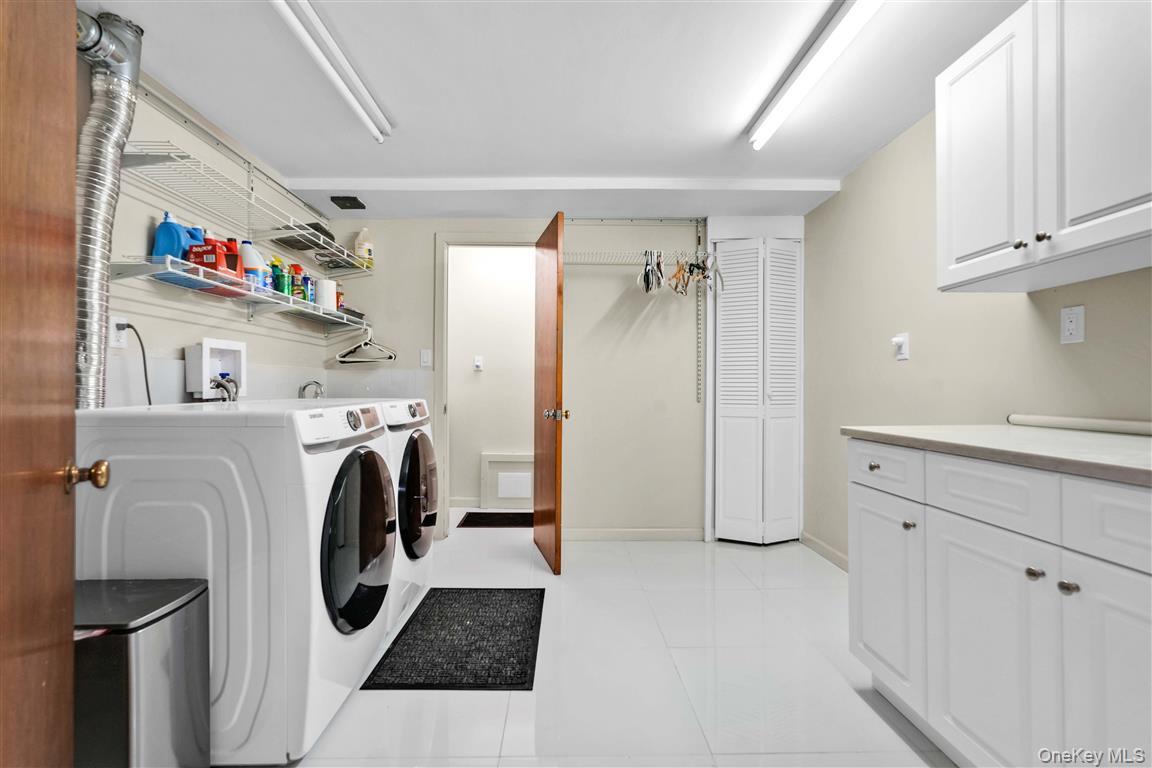 Single Family Park Lane  Queens, NY 11363, MLS-1016111-33