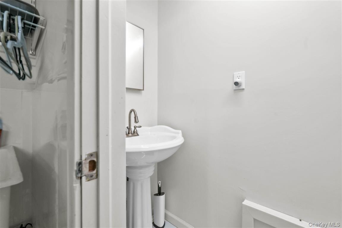 Single Family Park Lane  Queens, NY 11363, MLS-1016111-34