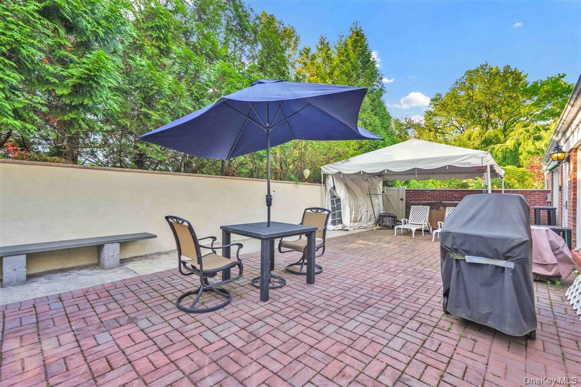 Single Family Park Lane  Queens, NY 11363, MLS-1016111-40