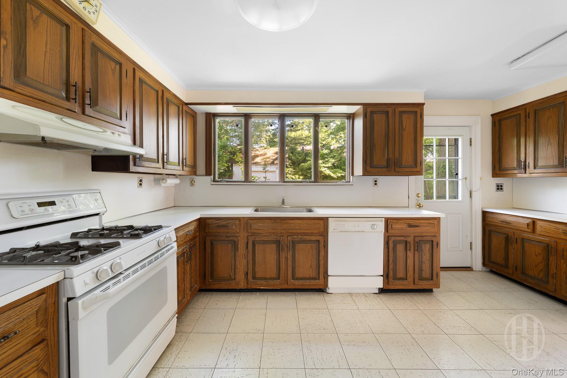 Single Family Carolina Road Queens, NY 11362, MLS-1016122-13