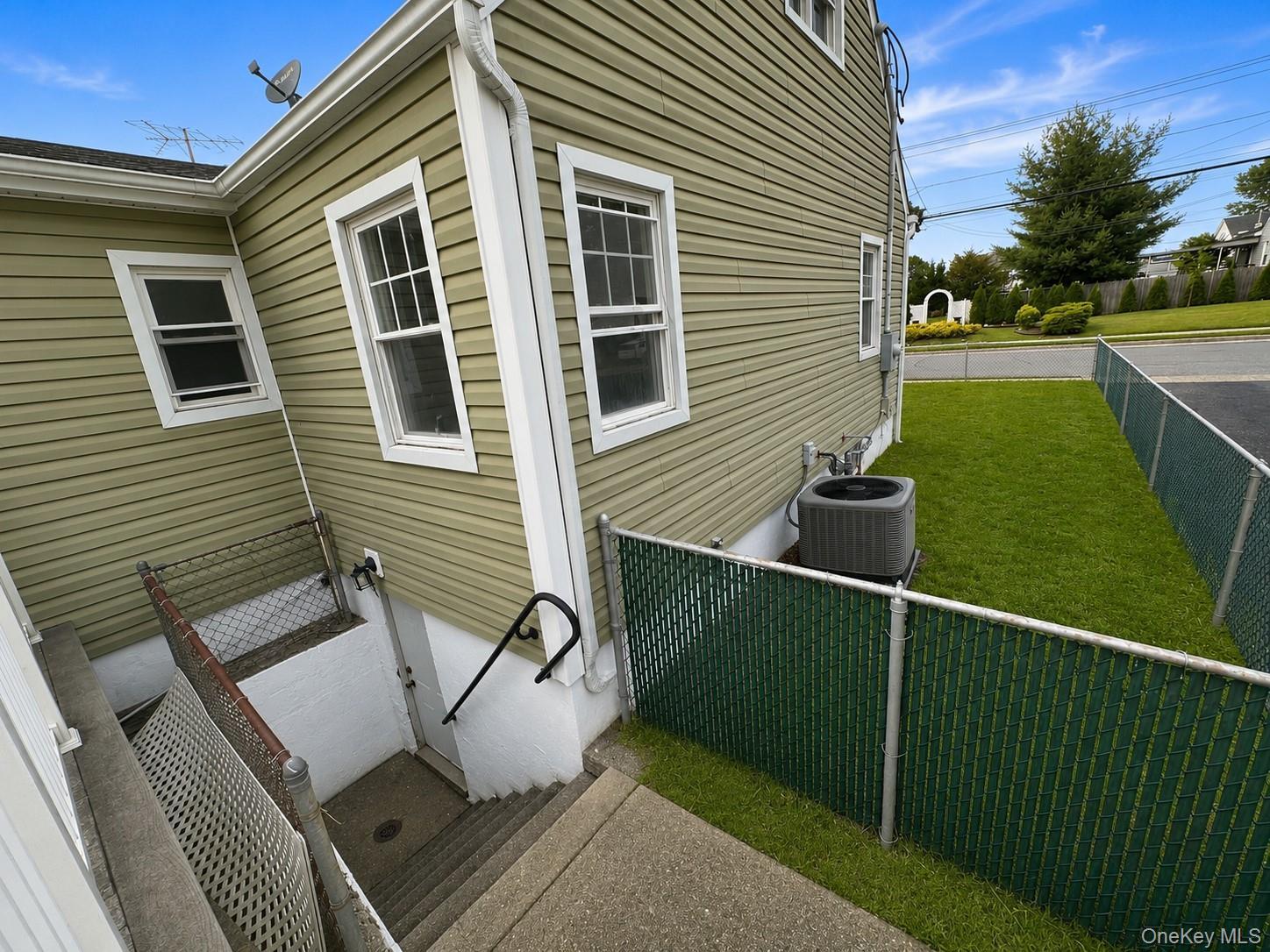 Single Family N Indiana Avenue  Suffolk County, NY 11757, MLS-1016149-25