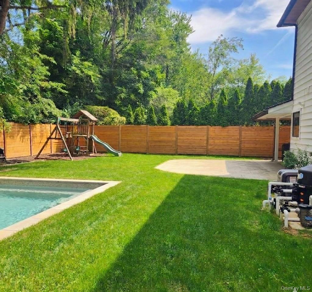 Single Family Lewis Lane  Nassau County, NY 11050, MLS-1016236-3